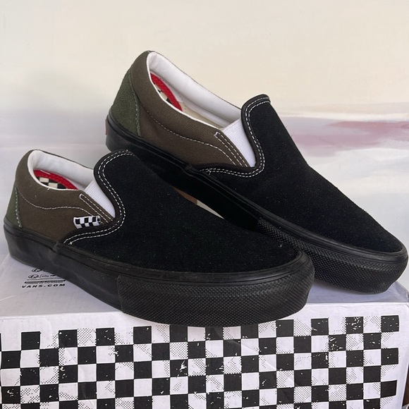 Vans WMNS Skate Slip-On
Black/Grape Leaf
VN0A5FCAKE9
Sneakers - Picture 5 of 16